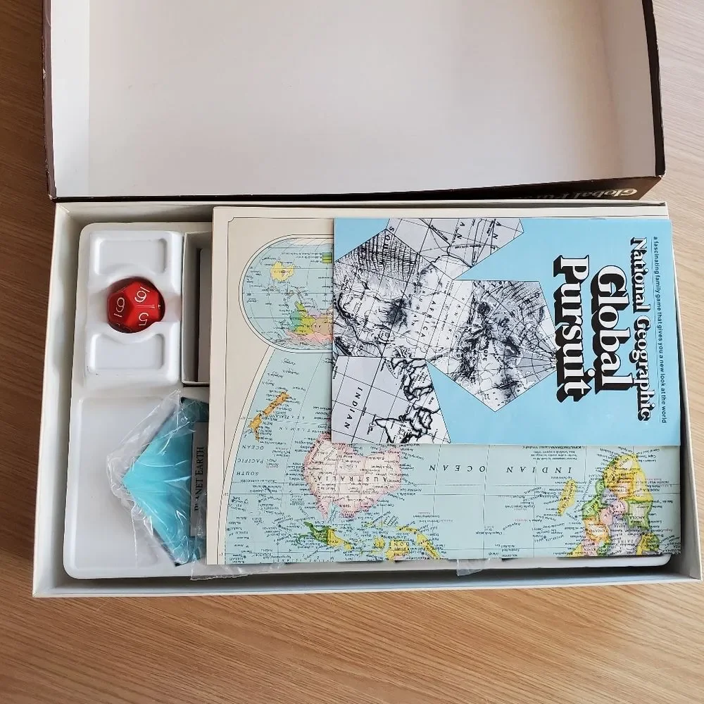 Vintage National Geographic Global Pursuit‎ family Board Game